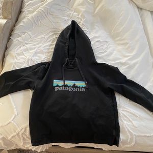 women’s Patagonia sweatshirt